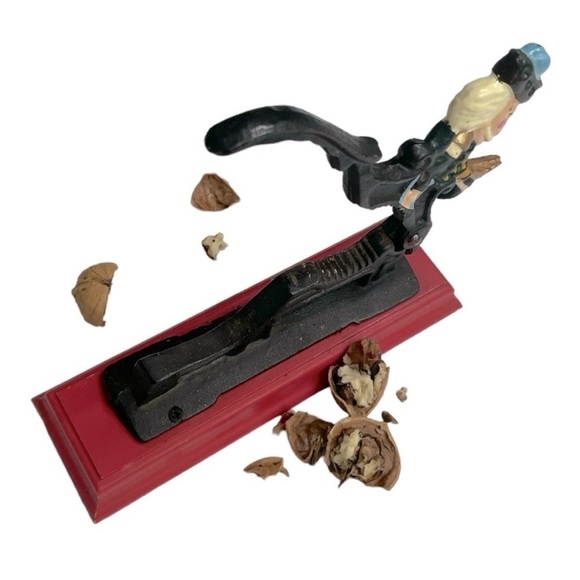 Vintage Cast Iron Paul Revere Soldier Nut Cracker on Red Wood Base Collectible - Picture 7 of 9